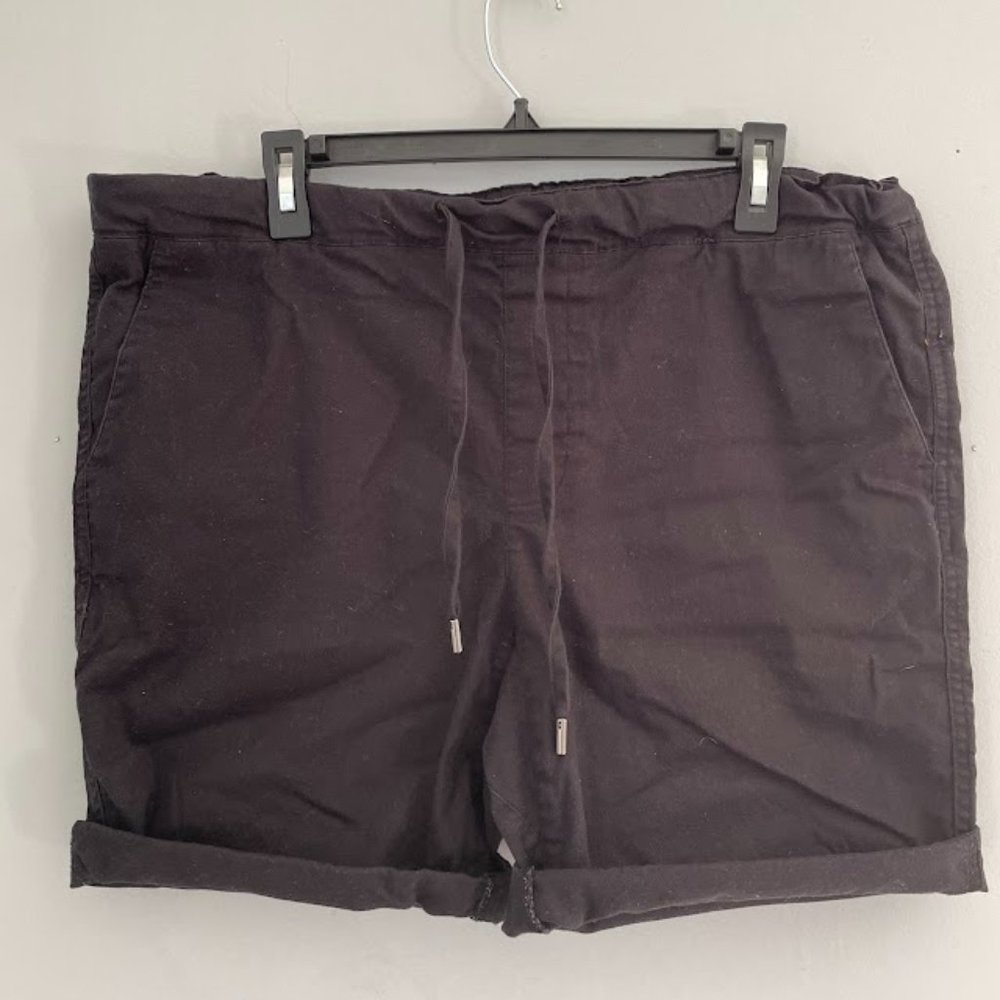 Wildfang Black Essential Short - Medium